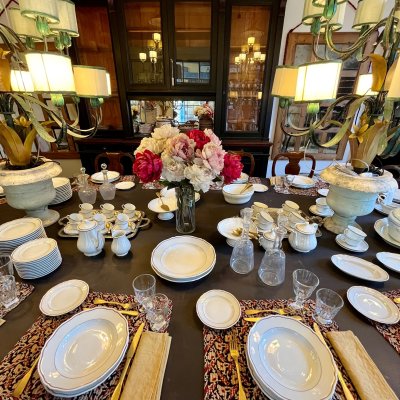 Vintage table set with scallopped shape and gold line