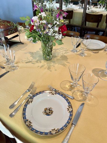 PRIVATE LUNCH
