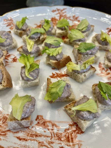 PRIVATE LUNCH