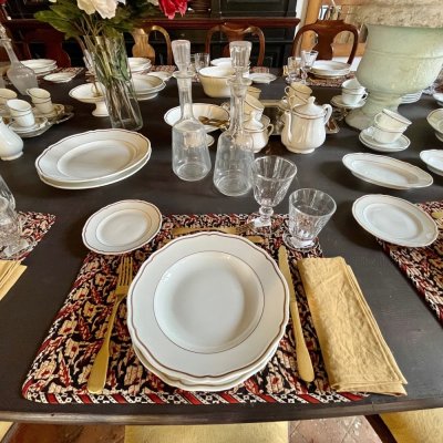 Vintage table set with scallopped shape and gold line