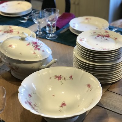 Vintage table setting decorated with fine pink flowers