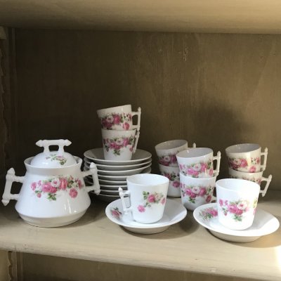 Set vintage da caffè con fiorellini