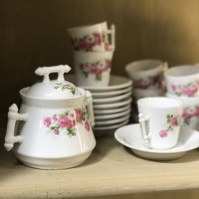 Set vintage da caffè con fiorellini