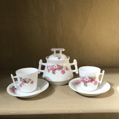 Set vintage da caffè con fiorellini