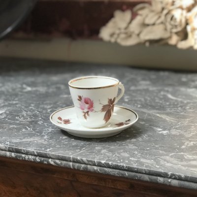 Set vintage da caffè con foglie e fiori