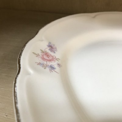 Vintage oval serving platter with flowers decoration