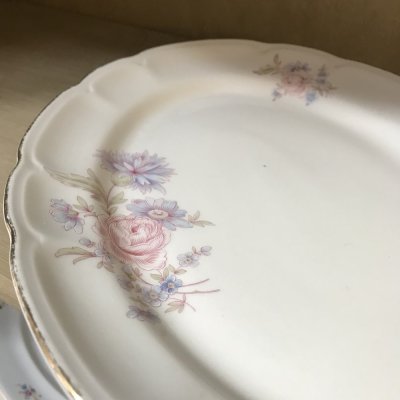 Vintage oval serving platter with flowers decoration