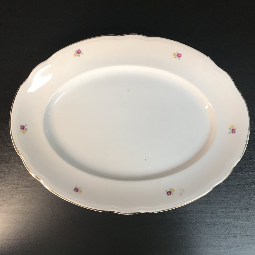 Vintage oval tray with small flower decoration
