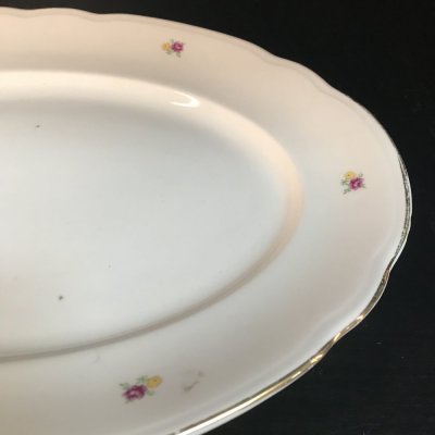Vintage oval tray with small flower decoration