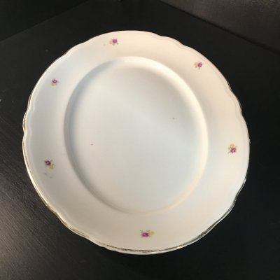 Vintage oval tray with small flower decoration