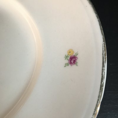 Vintage oval tray with small flower decoration