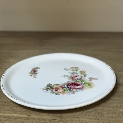 Round vintage platter with roses 