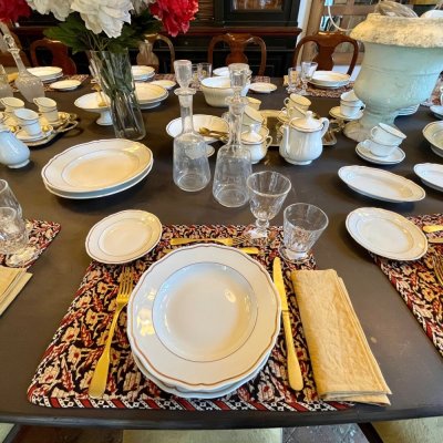 Vintage table set with scallopped shape and gold line