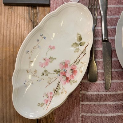 vintage table set decorated with peach flowers